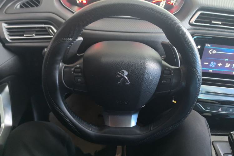 Used Peugeot 308 2019 230THP Automatic Luxury Edition China VI Standard Steering Wheel