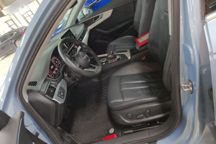 Used Audi A4L 2018 30th Anniversary Edition 40 TFSI Fashion Model
