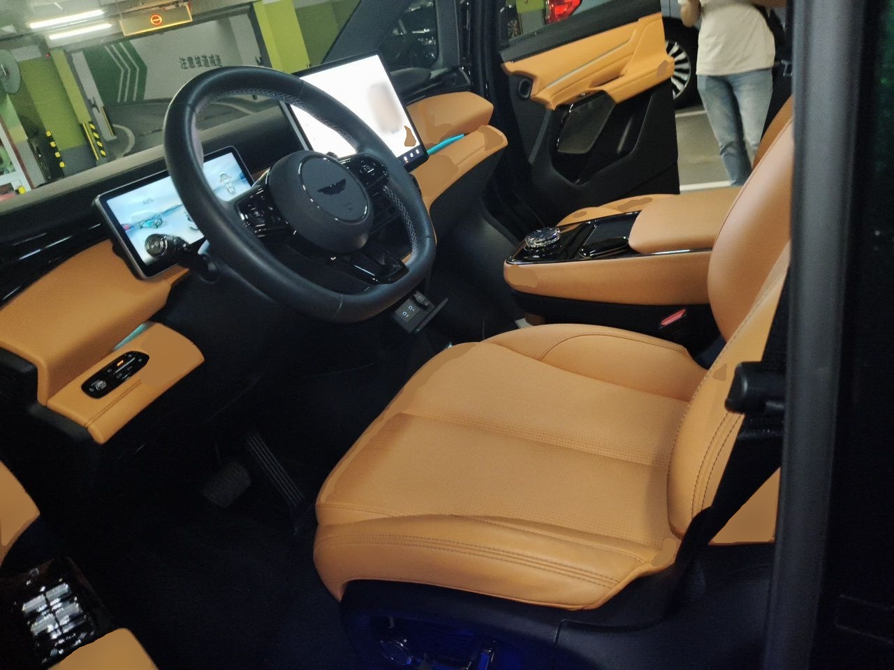 Geely Galaxy LEVC L380 2025 825 km Extraordinary Edition — снимка 15