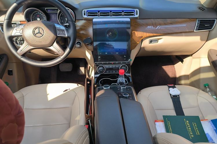 Used Mercedes-Benz M-Class 2012 ML 350 Luxury Edition Center Console