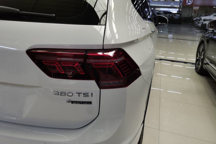 Used Volkswagen Tiguan L 2022 380TSI Automatic All-Wheel Drive R-Line Enhanced Comfort 7-Seater Right Rear Taillight