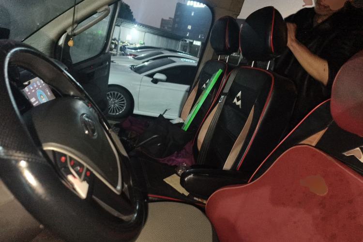 Used SAIC MAXUS Xintu V80 2018 2.5T 6-Speed Manual Aowentong Long-Wheelbase Mid-Roof 7/10-Seater
