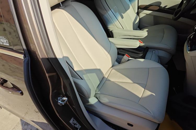 Used Buick GL8 2023 Land Executive Class Smart Enjoyment Model