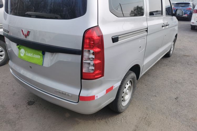 Used Wuling Hongguang V 2022 1.5L Jingqu Edition Electric-Assist LAR Right Rear Taillight