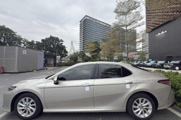 Used Toyota Camry 2021 2.0G Luxury Edition
