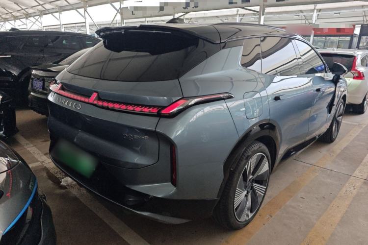 Used Lynk & Co 08 EM-P 2025 220 km All-Wheel-Drive Performance Halo Rear Right 45 Deg