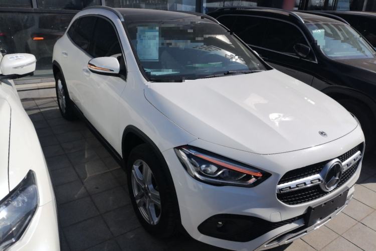 Used Mercedes-Benz GLA 2022 Second Facelift GLA 200 Front Right 45 Deg