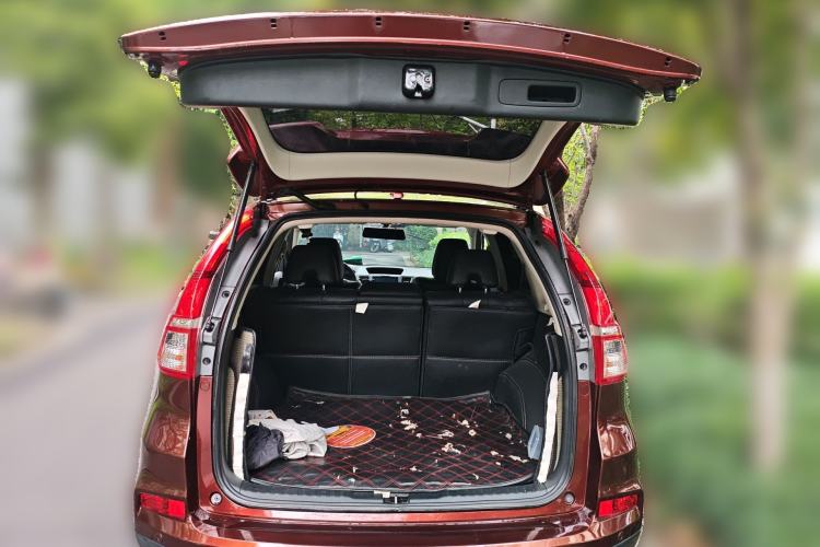 Used Honda CR-V 2015 2.4L two-wheel drive luxury version Trunk