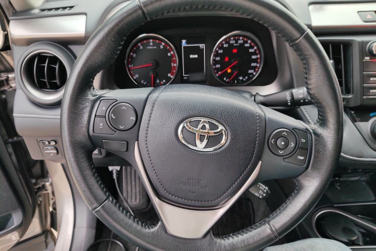 Used Toyota RAV4 2016 2.0L CVT Two-Wheel Drive Smart Edition China V Standard Steering Wheel