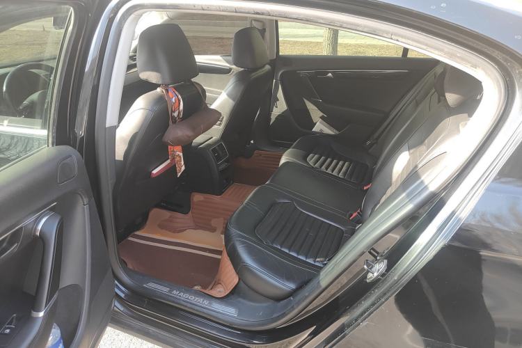 Used Volkswagen Magotan 2012 Revised 1.8TSI Luxury Version Left Rear Seat