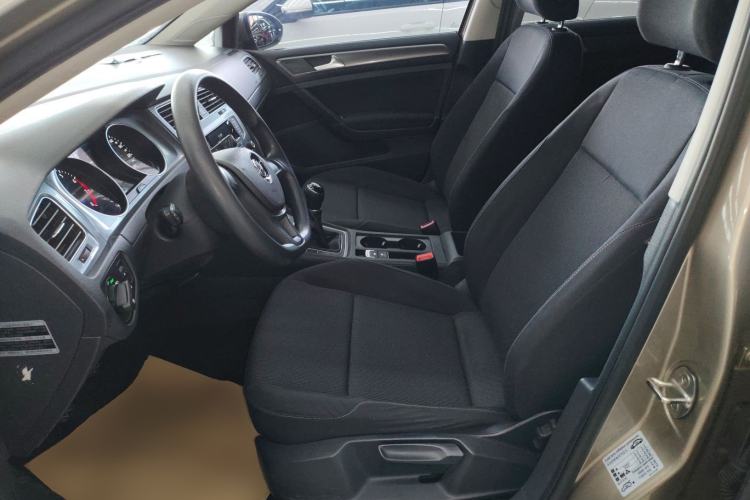 Used Volkswagen Golf 2016 1.6L Manual Fashion Edition
