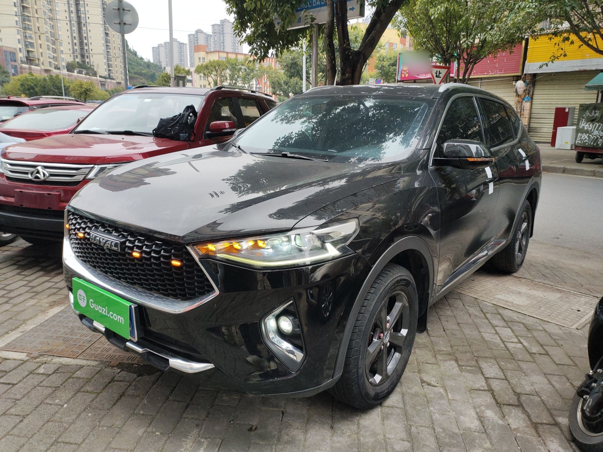 Под передней частью автомобиля