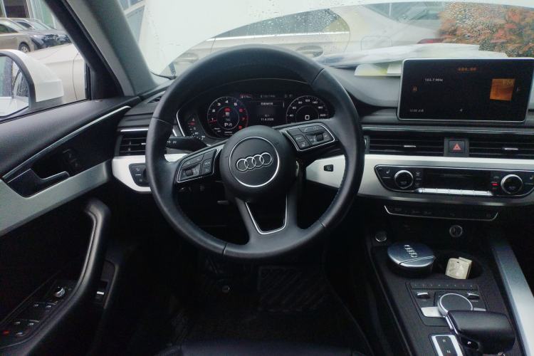 Used Audi A4L 2018 30th Anniversary Edition 40 TFSI Fashion Model Steering Wheel