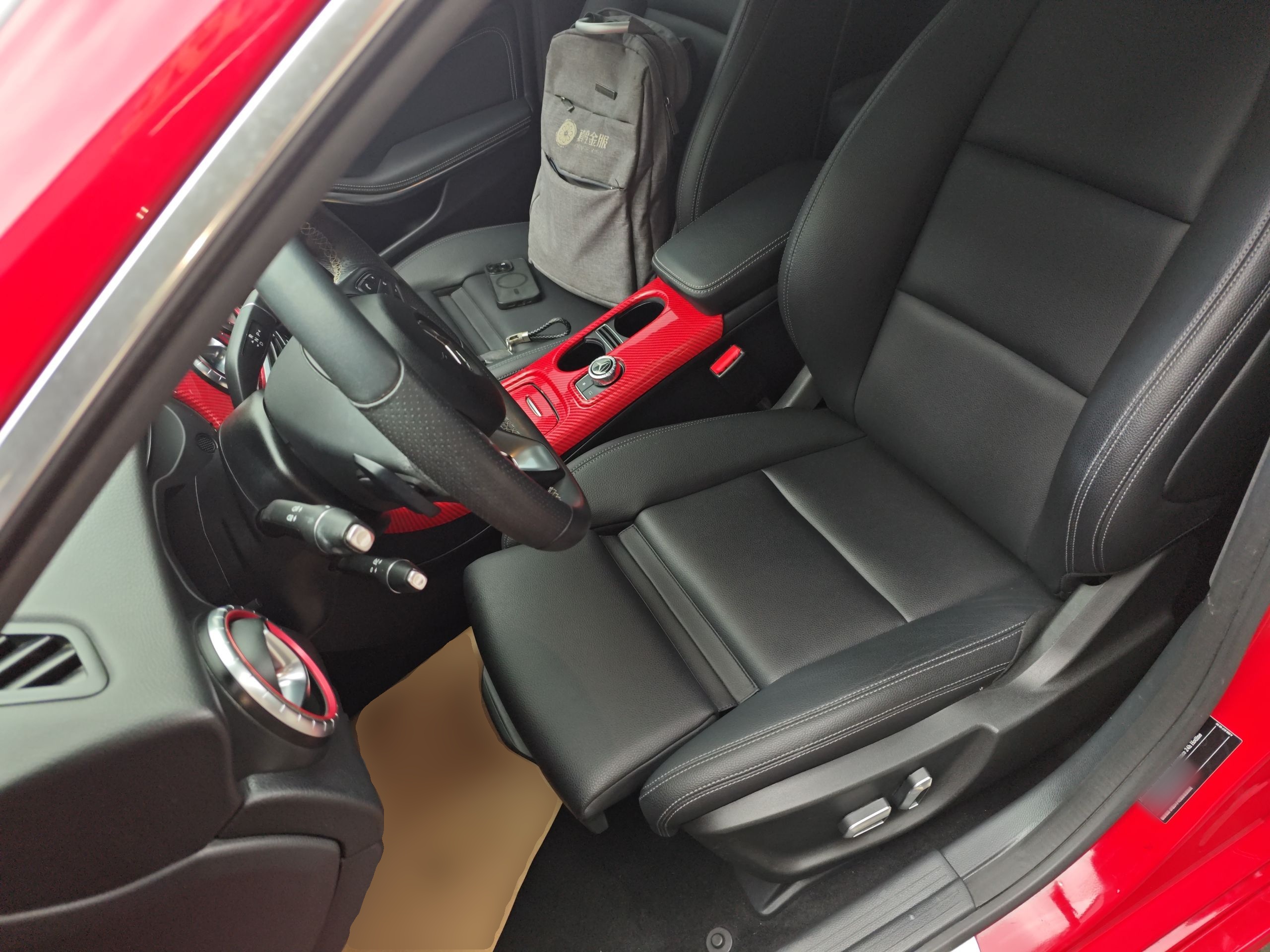 المقاعد الأمامية داخل السيارة