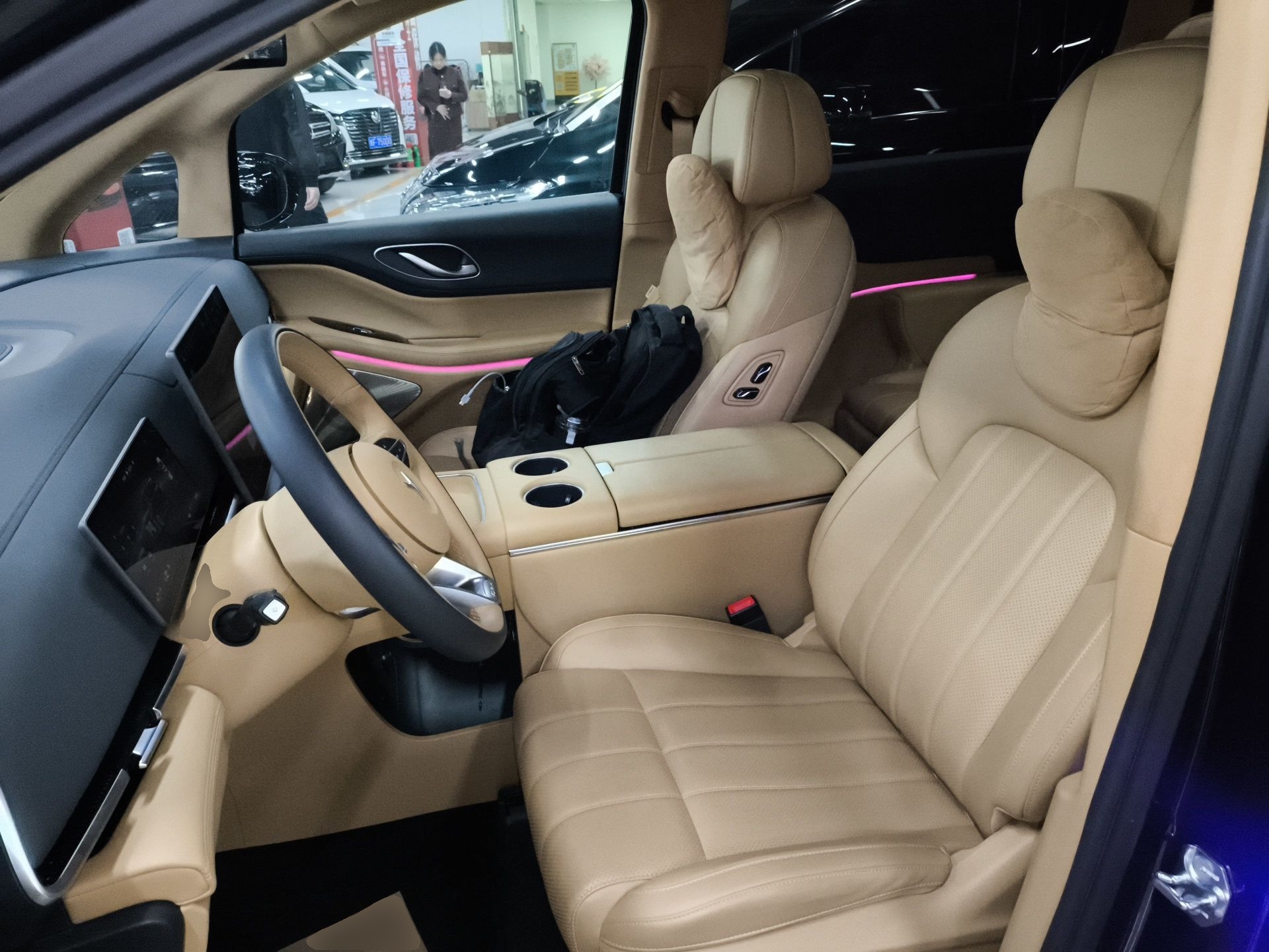 Переднее сиденье в автомобиле