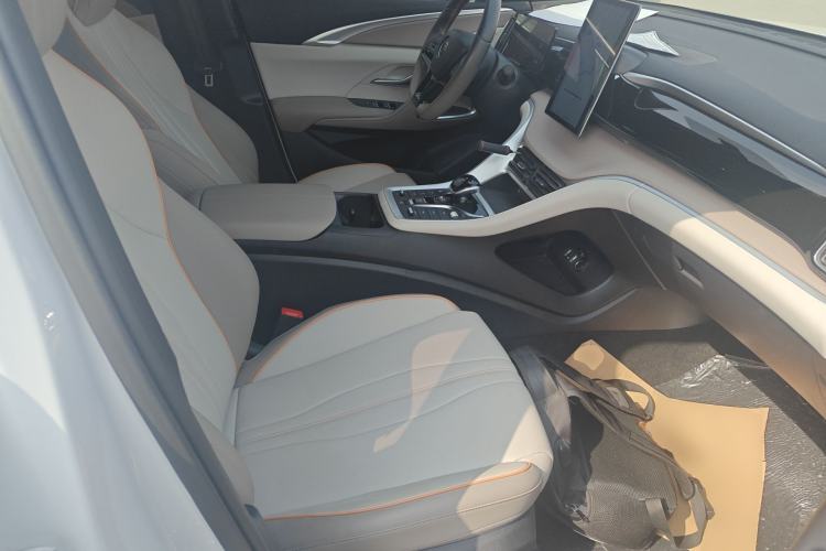 Used BYD Song Pro New Energy 2024 HONOR Edition DM-i 71KM Navigation Model Right Front Seat