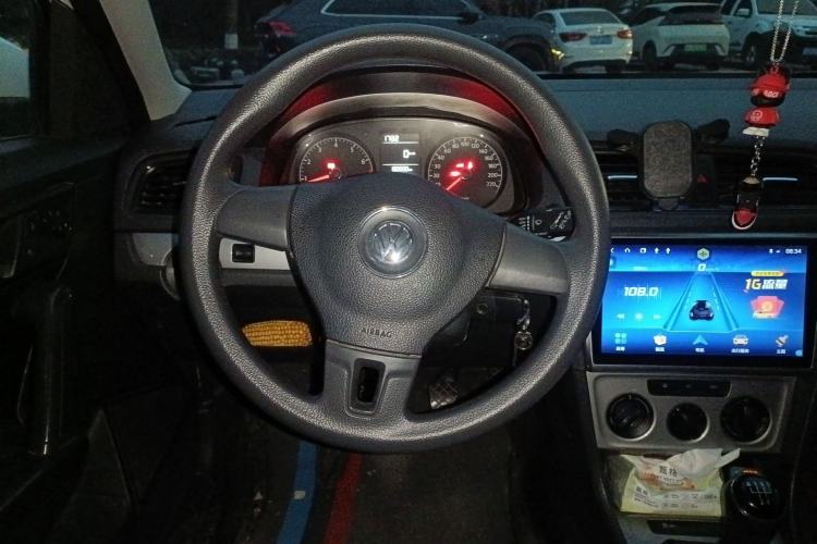 Used Volkswagen Gran Lavida 2013 1.6L Manual Fashion Model
