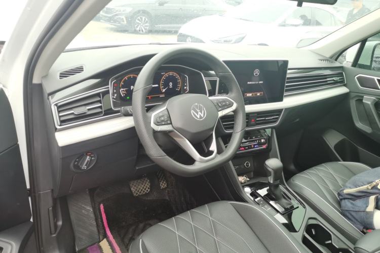 Used Volkswagen Tiguan L 2024 300TSI Automatic Two-Wheel Drive Smart Edition Center Console