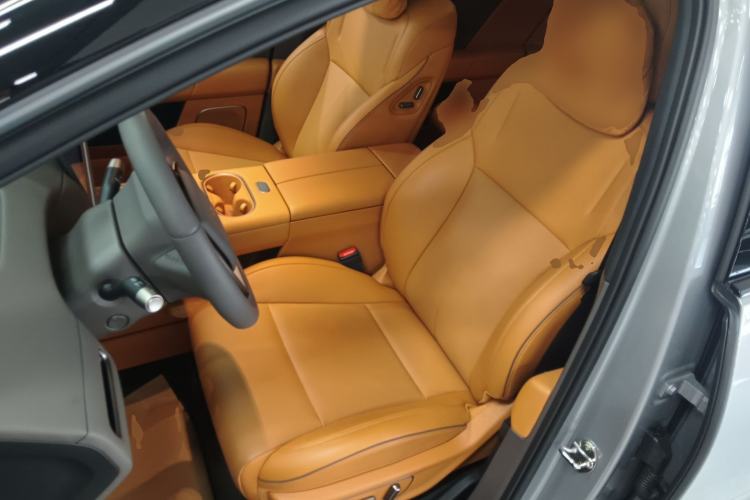 Used Li Auto i6 2025 Model Four-Wheel-Drive Standard Type