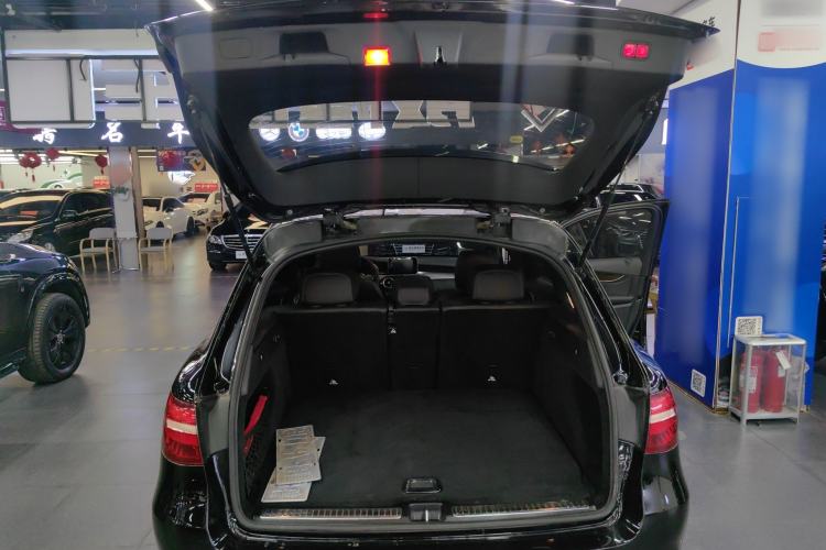 Used Mercedes-Benz GLC 2018 Facelift GLC 260 4MATIC Luxury Edition Trunk