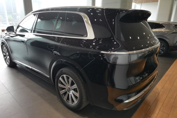 Used Hima AITO M8 2025 Model Pure Electric Ultra Six-Seat Four-Wheel-Drive Version
