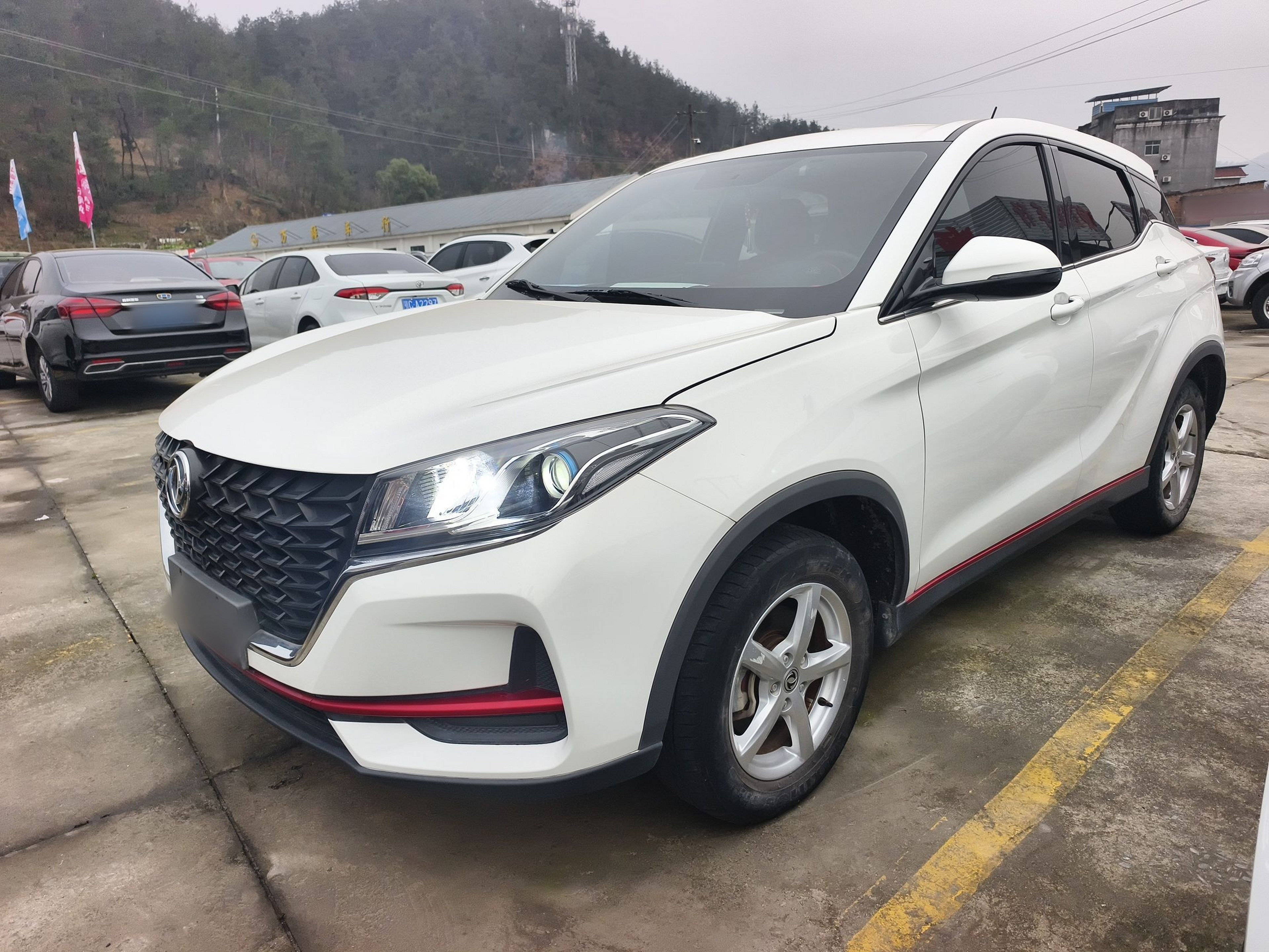 Под передней частью автомобиля