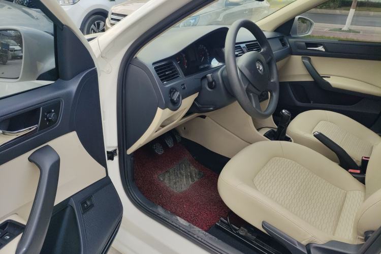 Used Skoda Rapid 2013 1.6L Manual Smart Selection Model