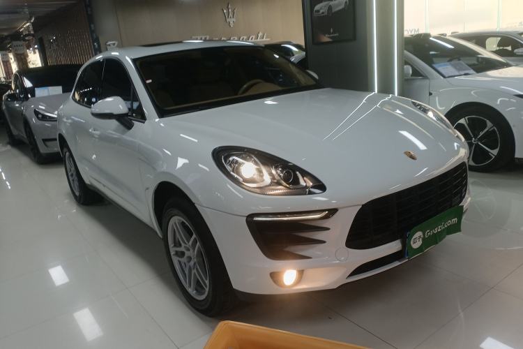 Used Porsche Macan 2017 Macan 2.0T Front Right 45 Deg