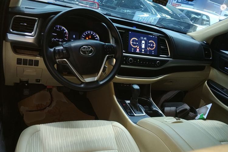 Used Toyota Highlander 2021 2.0T Four-Wheel Drive Elite Edition 7-Seater Center Console