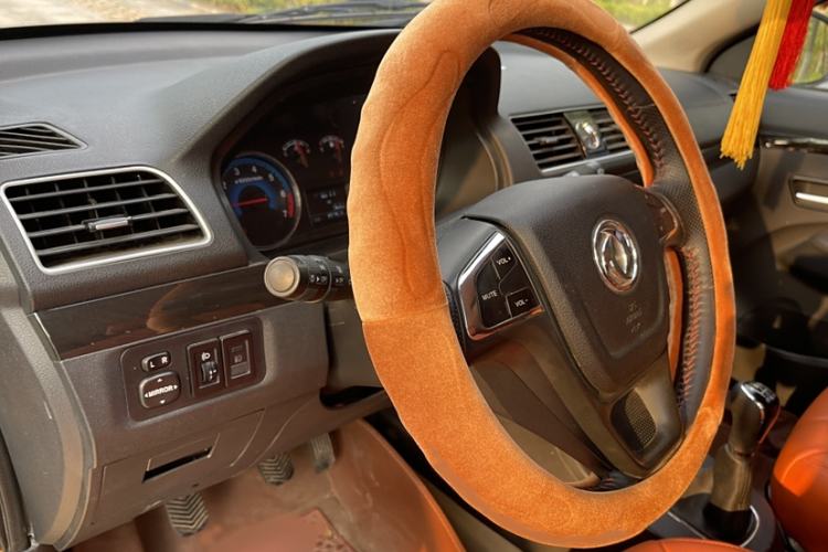 Used Dongfeng Fengon 370 2016 1.5L Manual Luxury Version SFG15-05 7 Seats