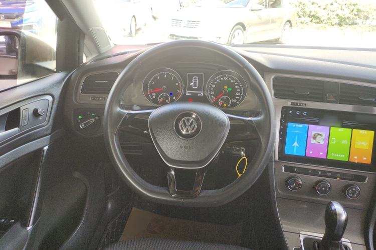 Used Volkswagen Golf 2016 230TSI Automatic Comfort Version
