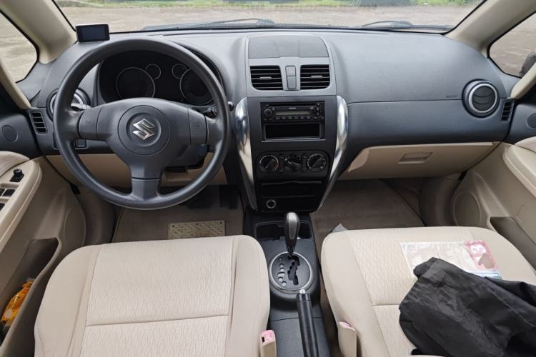 Used Suzuki SX4 S-Cross 2011 1.6L Automatic Comfort Edition Center Console