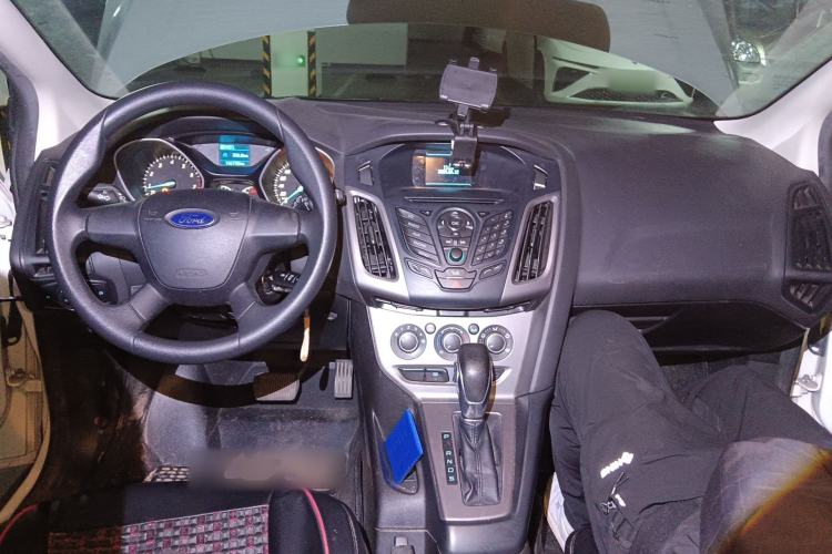 Used Ford Focus 2012 Hatchback 1.6L Automatic Comfort Model Center Console