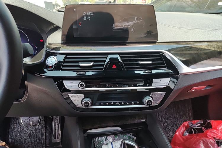 Used BMW 5 Series 2019 530Li Luxury Edition M Sport Package Audio And AC Panel