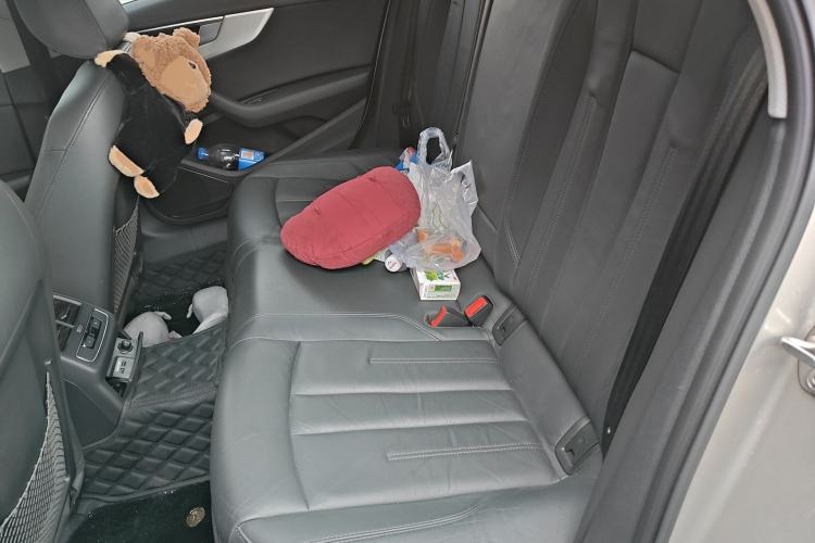 Used Audi A4L 2019 40 TFSI Fashion Edition China VI Emission Standard Left Rear Seat