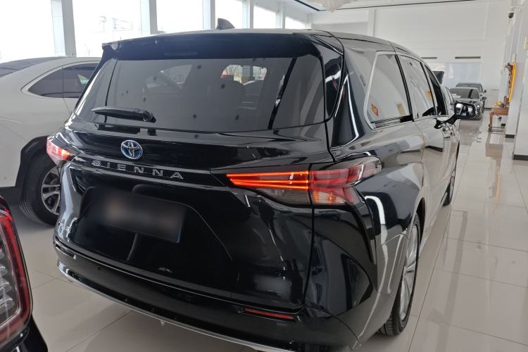 Used Toyota SIENNA 2023 2.5L Hybrid Deluxe Edition
