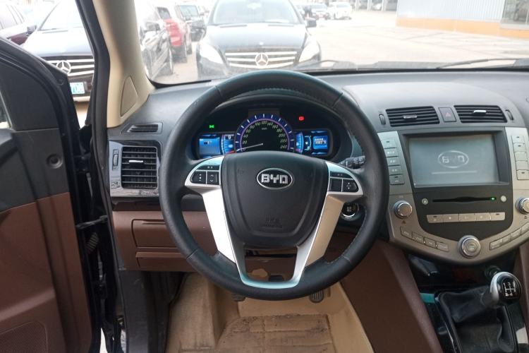 Used BYD S6 2014 2.0L Manual Luxury 5-Seater