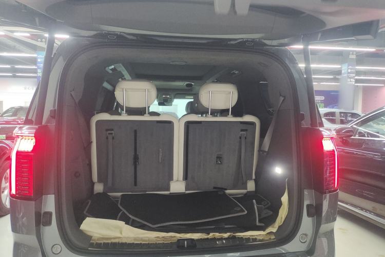 Used Zeekr 009 2024 Six-Seat Executive Version 4WD 108 kWh Trunk