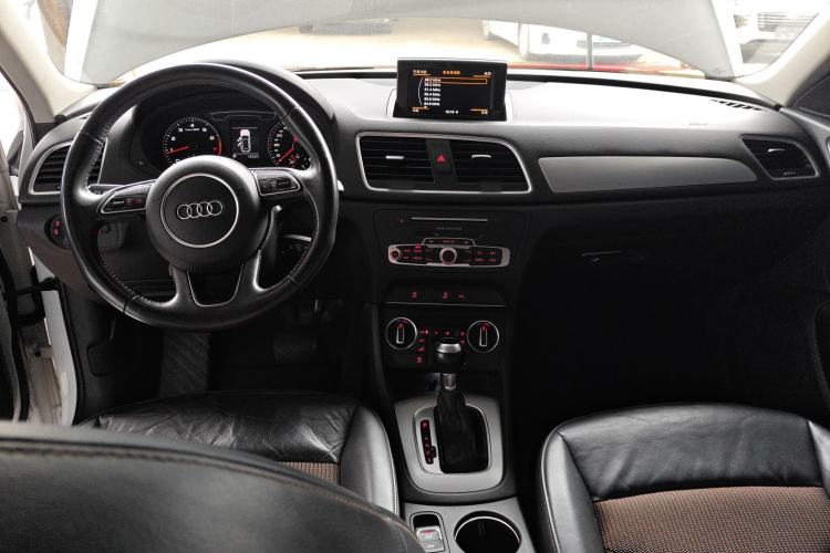 Used Audi Q3 2016 30 TFSI Fashion Model Center Console