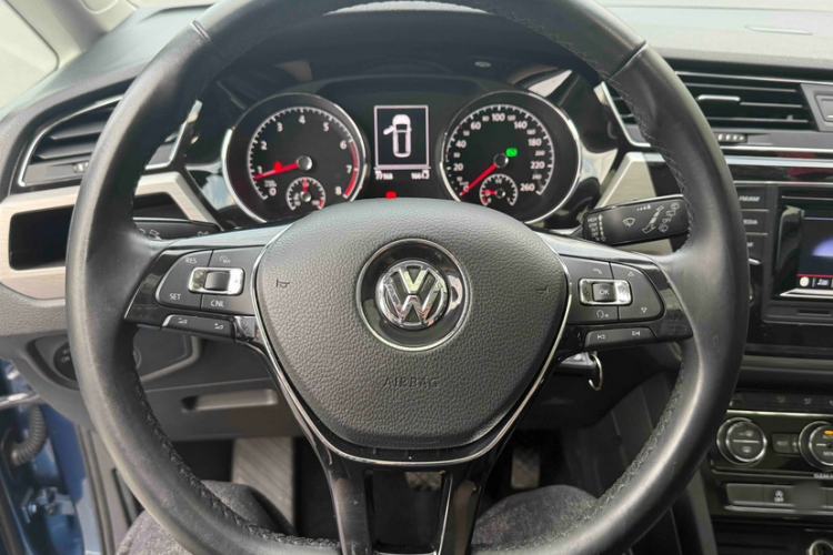 Used Volkswagen Touran 2016 Volkswagen Touran L 280TSI DSG Comfort Edition Steering Wheel