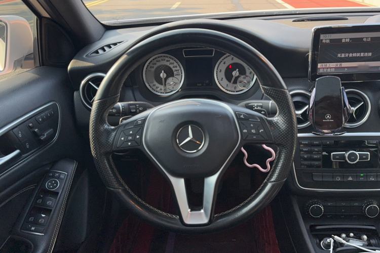 Used Mercedes-Benz A-Class (Import) 2015 A 200 Fashion Model
