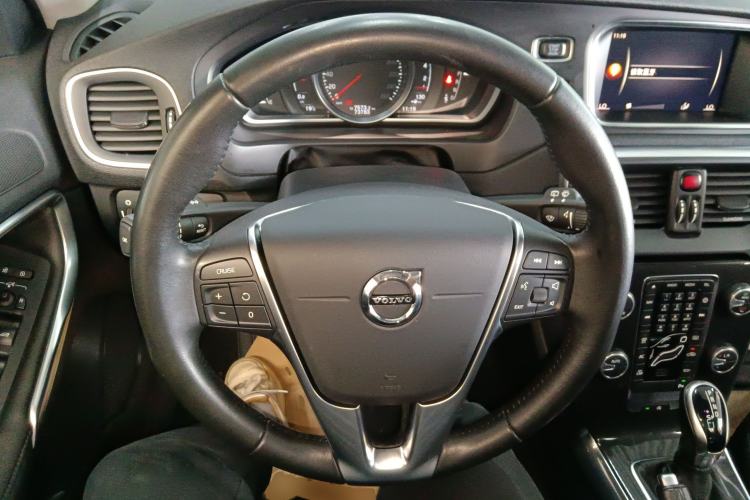 Used Volvo V40 2017 T3 Zhiyi Edition