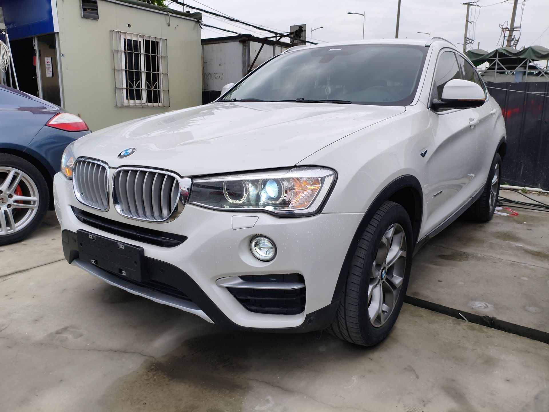 Под передней частью автомобиля