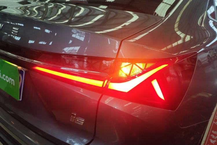 Used Roewe i5 2023 1.5L Manual Comfort Edition Right Rear Taillight