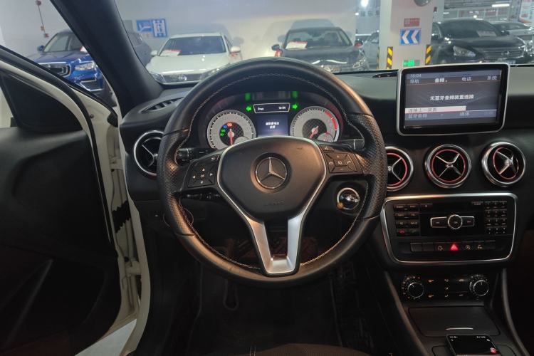 Used Mercedes-Benz A-Class 2015 A 200 Fashion Model Steering Wheel