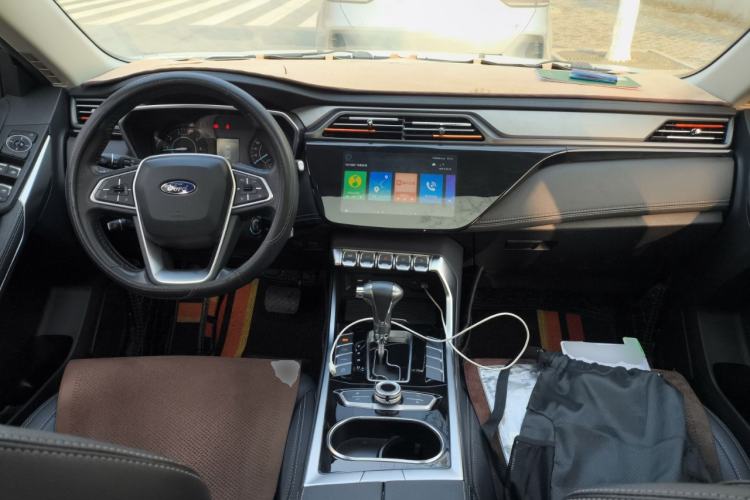 Used Ford Territory 2019 EcoBoost 145 CVT Platinum Edition China VI compliant Center Console