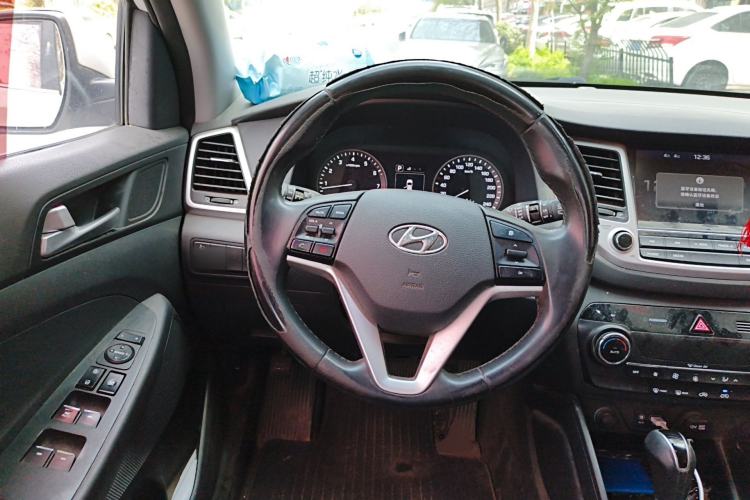 Used Hyundai Tucson 2015 1.6T Dual-Clutch Two-Wheel-Drive Smart Model Steering Wheel