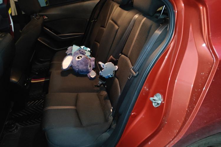 Used Mazda 3 Axela 2019 Cloud-Controlled Sedan 1.5L Automatic Luxury Model China VI Standard Left Rear Seat