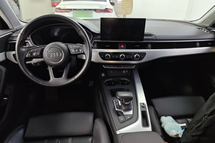 Used Audi A4L 2023 40 TFSI Fashion Dynamic Model Center Console