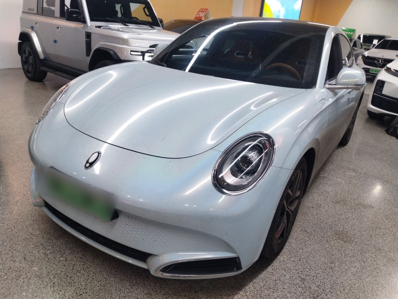 Под передней частью автомобиля